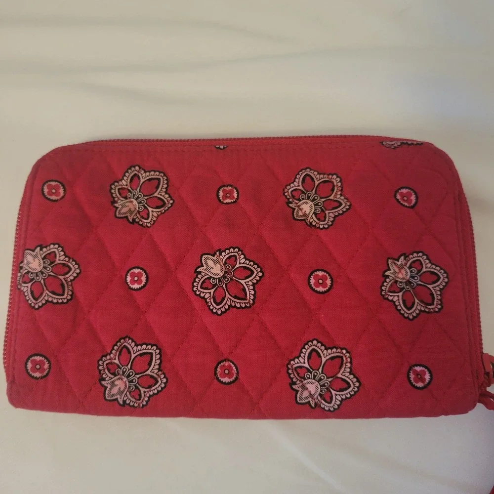 Vera Bradley Zip Around Wallet Women Red Bandana Quilted Organizer Retired  Wris